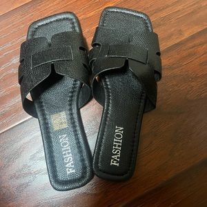 Women’s sandals size 7
